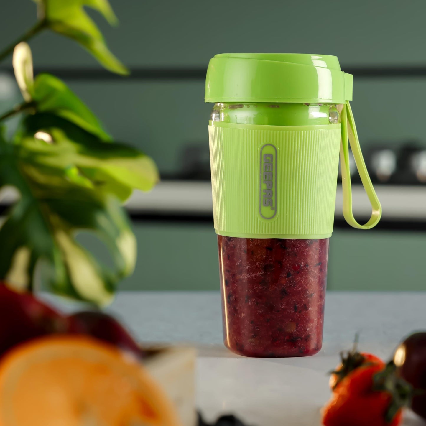 Geepas GSB44073 Rechargeable Portable Juicer – Fresh Juicing On the Go! - LIFE STORES UGANDA