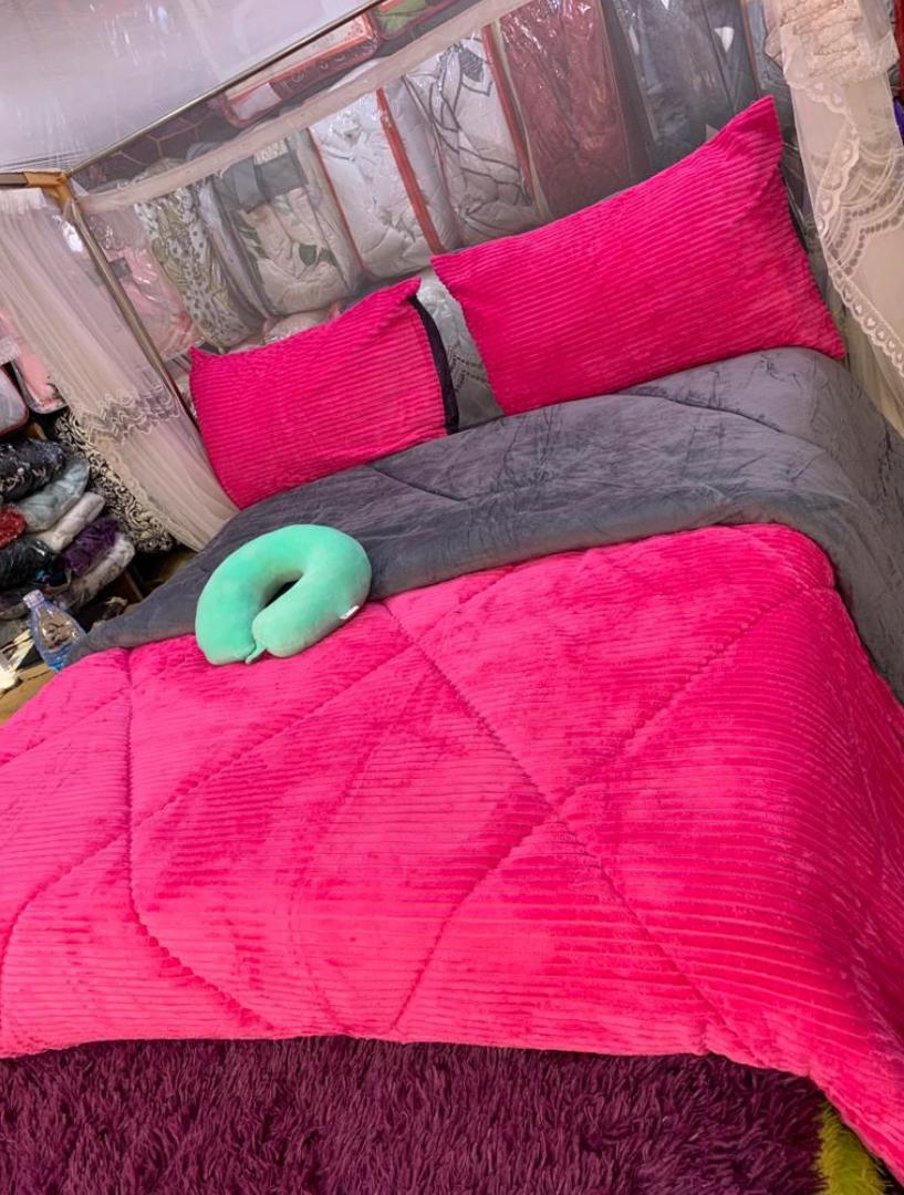 4-Piece Velvet Duvet Cover Set | 1 Duvet Cover, 1 Bedsheet & 2 Pillowcases