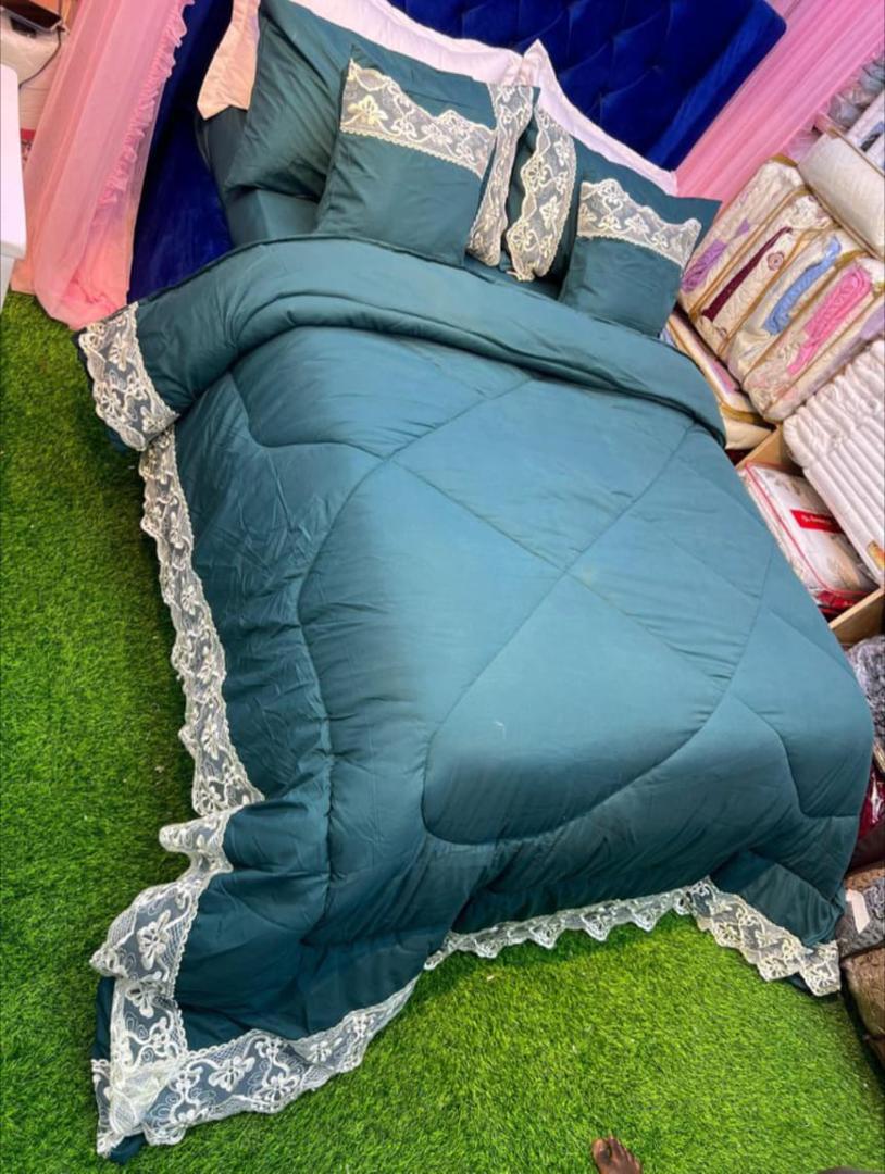 6-Piece Laced Duvet Set | Maroon & Burgundy Elegant Bedding Collection