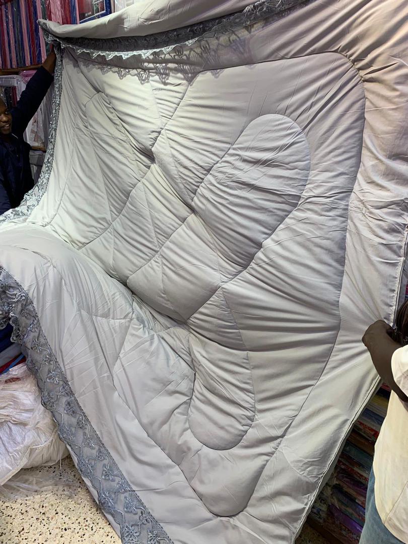 6-Piece Laced Duvet Set | Elegant Bedding with Lace Accents in Multiple Colors