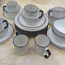 Concise 24-Piece Ceramic Dinnerware Set – Modern Elegance for Everyday Dining