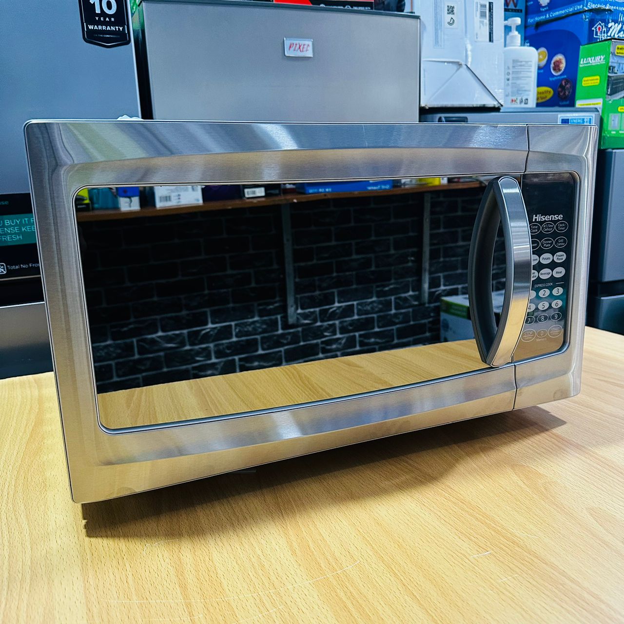 Hisense 42L Digital Microwave with Grill | H42MOMME (Silver)
