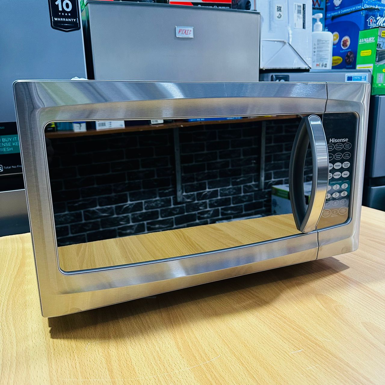 Hisense 42L Digital Microwave with Grill | H42MOMME (Silver)