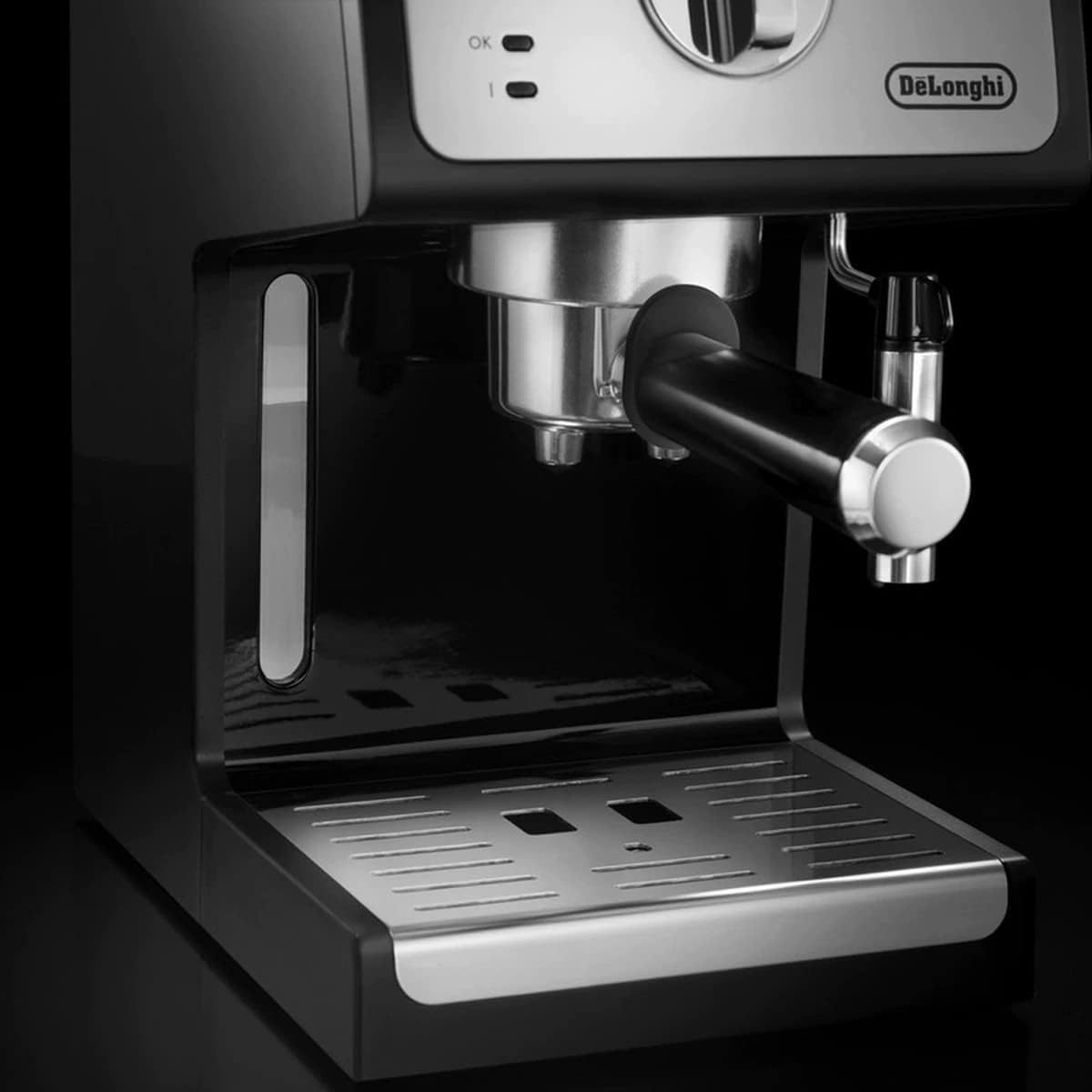De'Longhi ECP33.21 Espresso Machine – Professional Pump Espresso & Cappuccino Maker (Black)