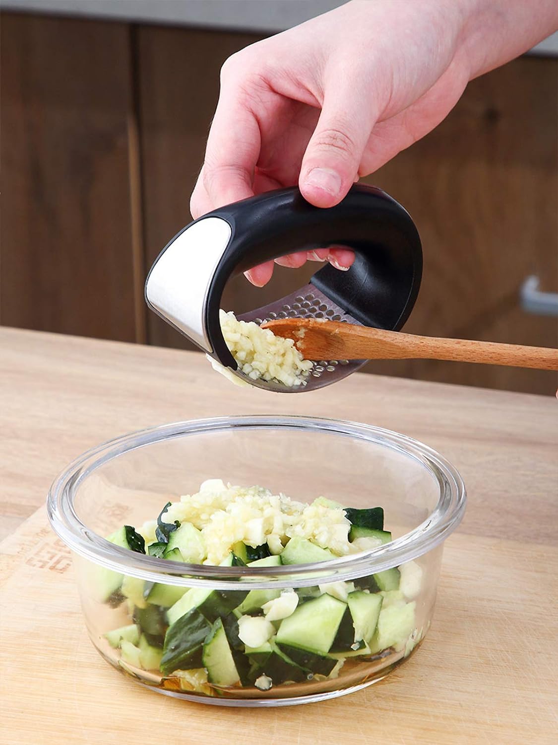 Stainless Steel Garlic Press Rocker & Silicone Tube Garlic Peeler Set – Handheld Garlic Crusher for Effortless Mincing