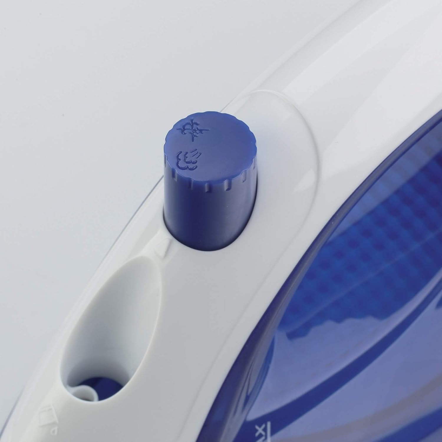 Kenwood STP01.000WB Steam Iron – 1100W with Non-Stick Soleplate