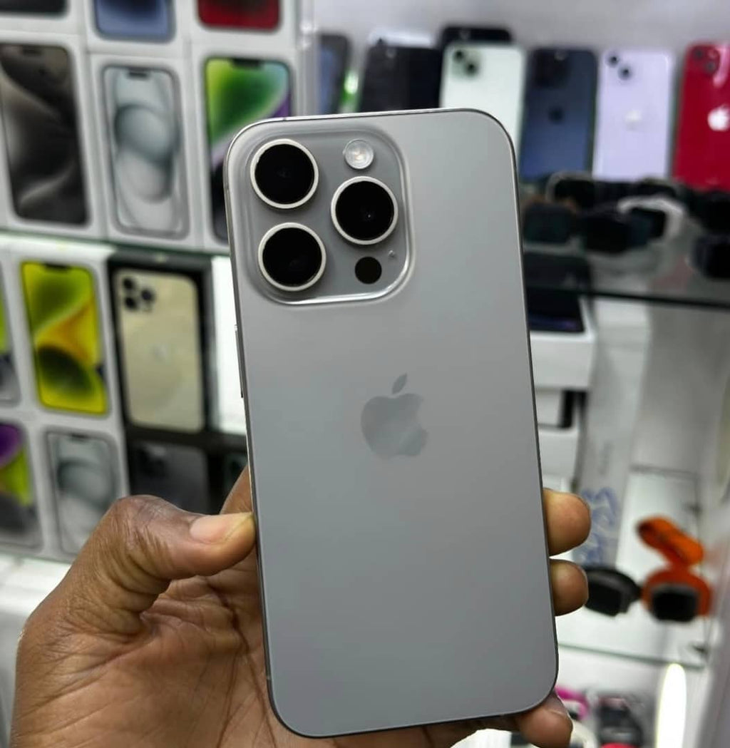 UK Used Apple iPhone 15 Pro Max (256GB) - Titanium Design & A17 Pro Chip