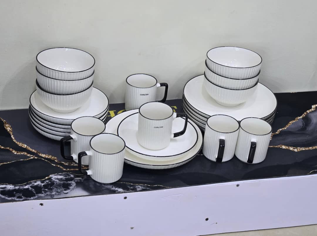 Concise 24-Piece Ceramic Dinnerware Set – Modern Elegance for Everyday Dining