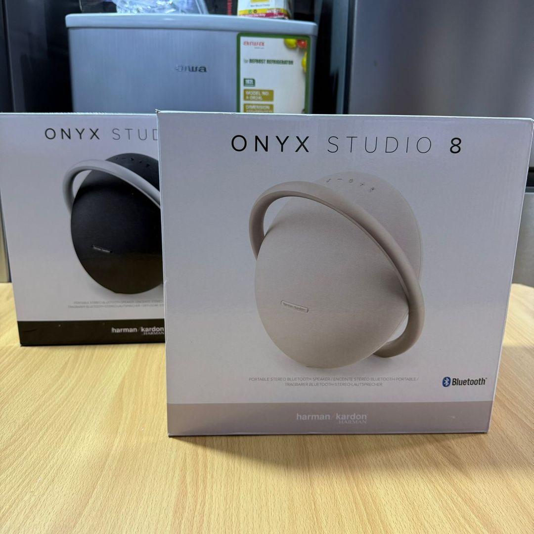 Harman Kardon Onyx Studio 8 – Premium Bluetooth Speaker – LIFE