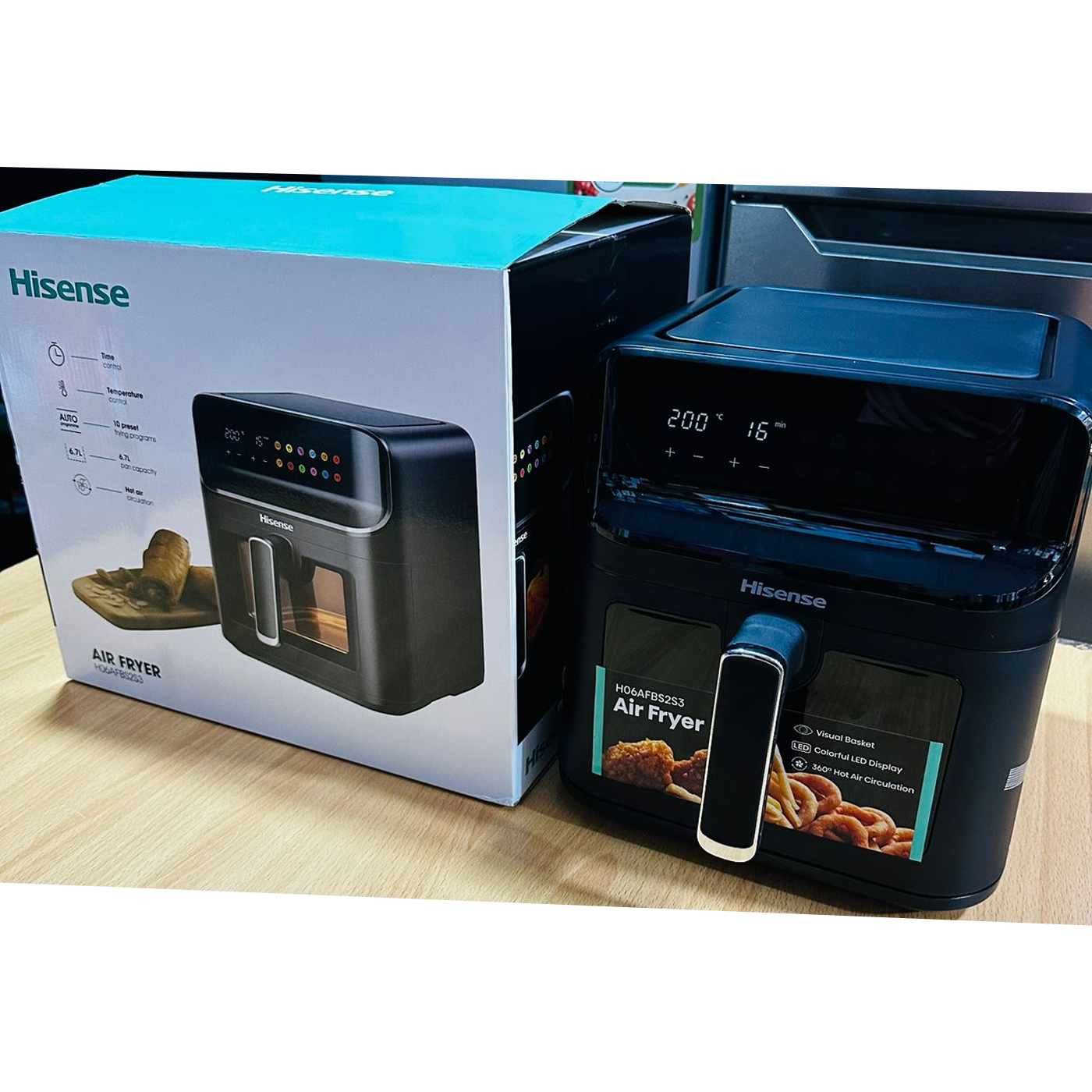 Hisense H06AFBS2S3 6.7L Digital Air Fryer 1350W LED Touch Control 10 Presets Rapid Air Technology Matte Black