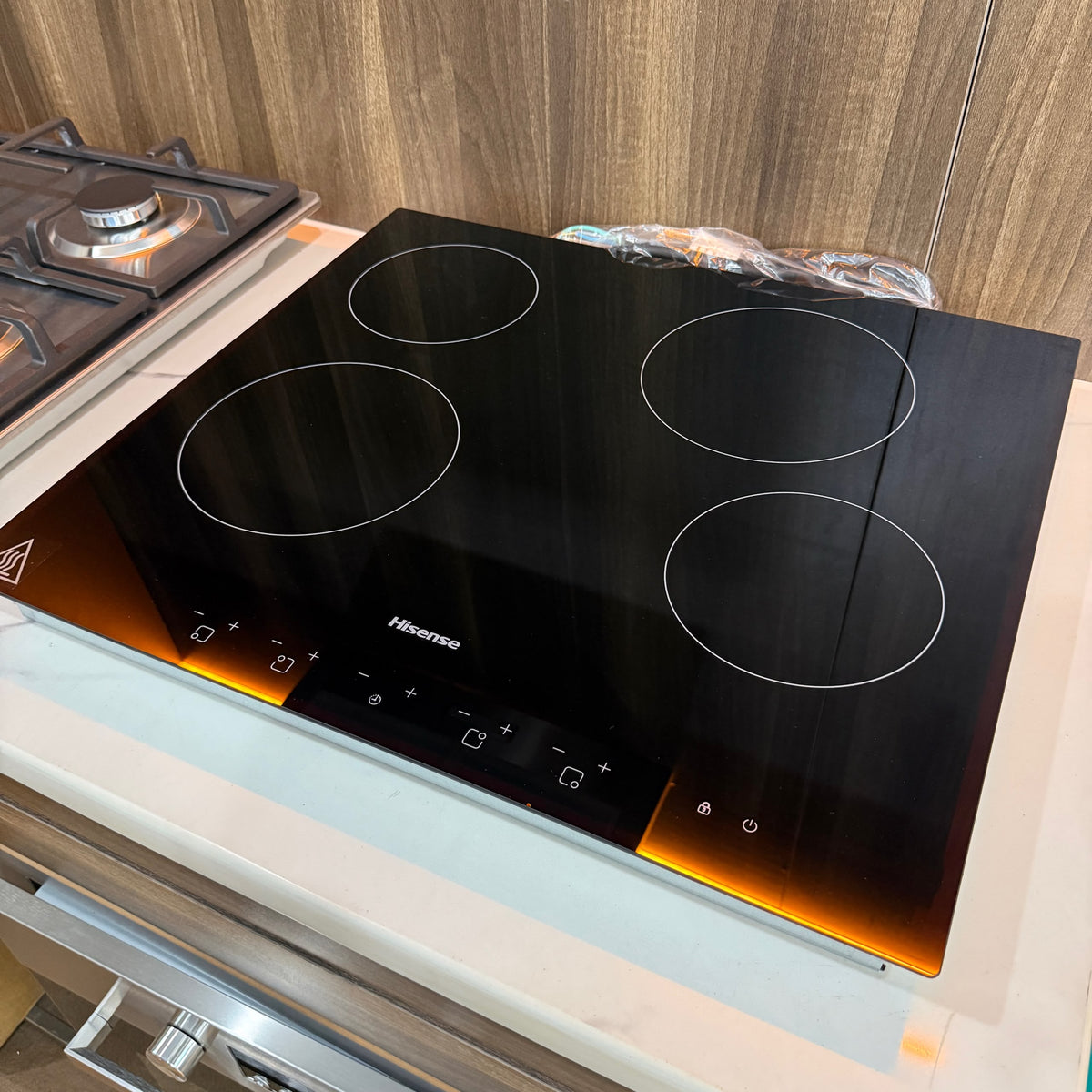 Hisense HHU60CEEC 60cm 4-Zone Built-In Electric Ceramic Hob – Touch Control & Child Lock