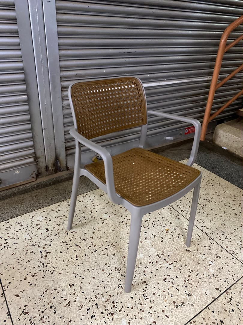 Strong Plastic Chairs – Durable Heavy-Duty Chairs for Home, Office, Events & Business