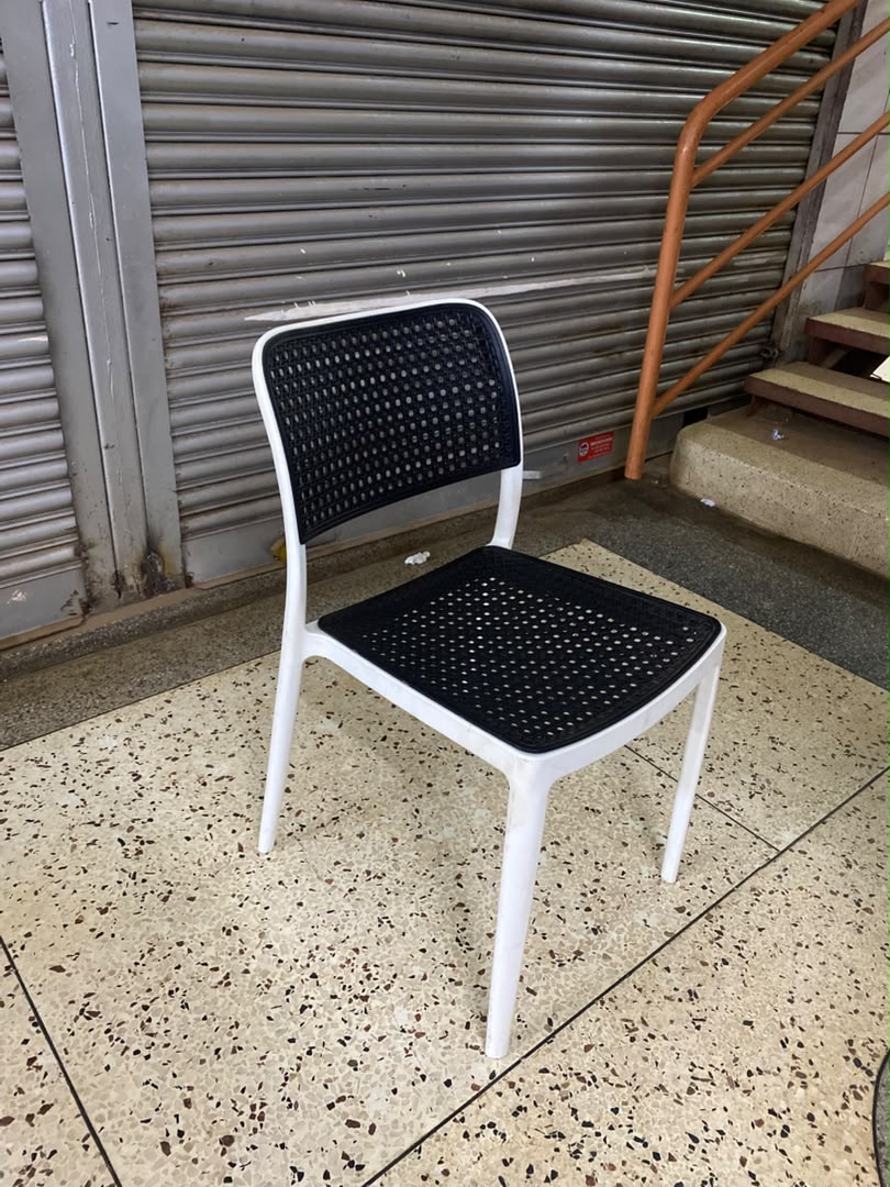 Strong Plastic Chairs – Durable Heavy-Duty Chairs for Home, Office, Events & Business