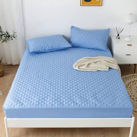 Waterproof Mattress Protector - Hypoallergenic Bed Cover for Spills & Dust Mite Protection